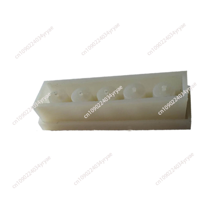 Four-hole simple silicone mold - Potsticker Mold review and price